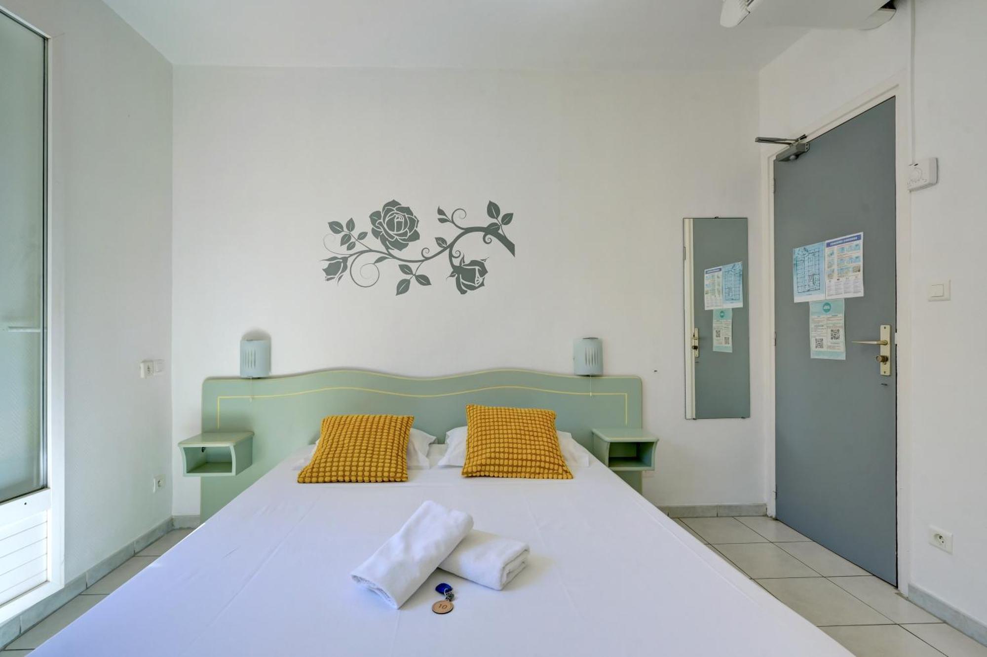 Hotel Camille Saintes-Maries-de-la-Mer Eksteriør bilde